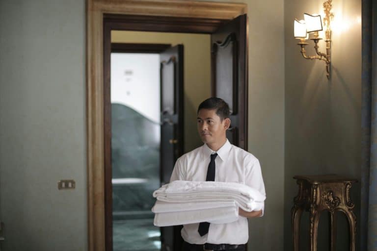Butler Service Etiquette: What’s Included (and What’s Rude to Ask)